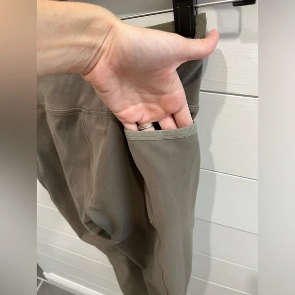 GYMSHARK Army Green Leggings - Picture 9 of 10